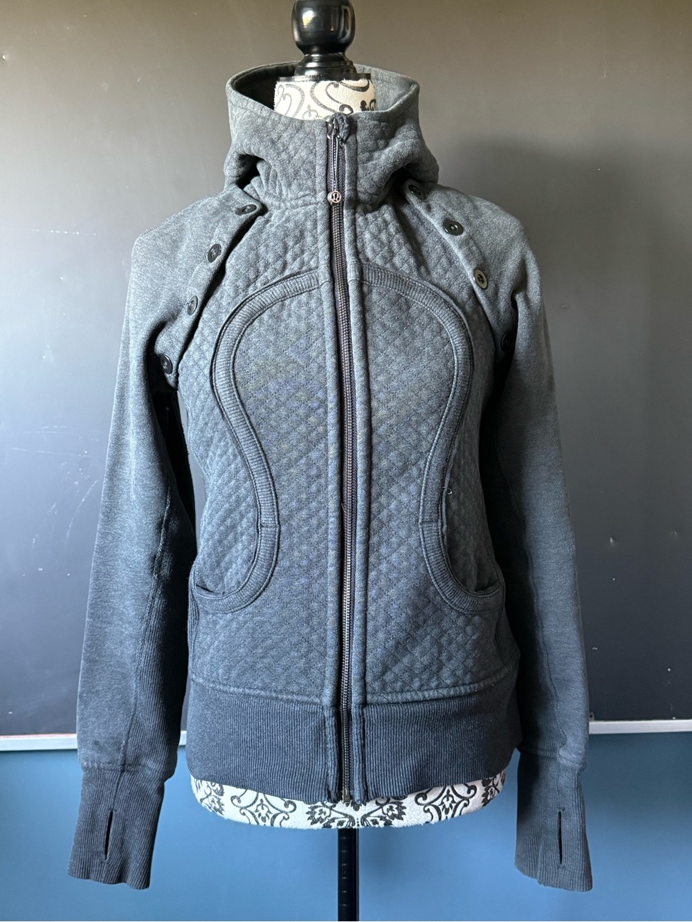Lululemon Ghost Special Edition Quilted Scuba with detachable sleeves